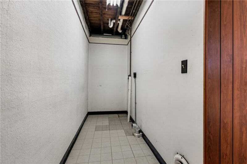 302 Lowell Street — photo 8