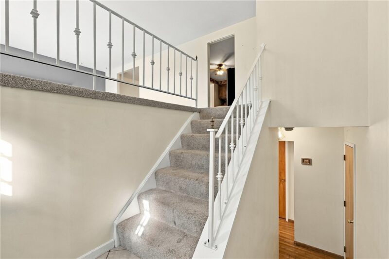1267 OLD MEADOW ROAD — photo 4