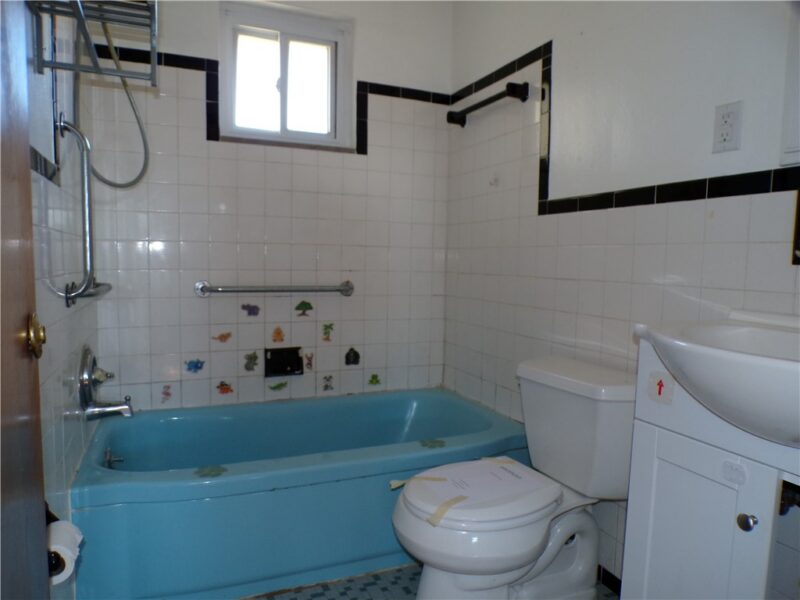 125 Thorncrest 27 — photo 8