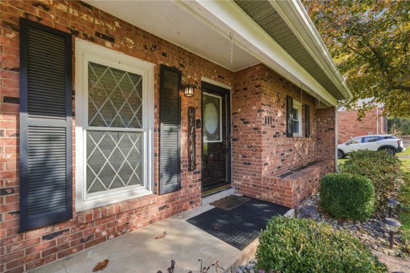 111 Braethorn Dr — photo 3