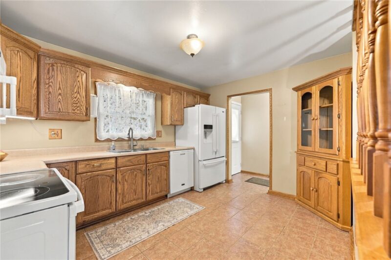 111 Braethorn Dr — photo 4