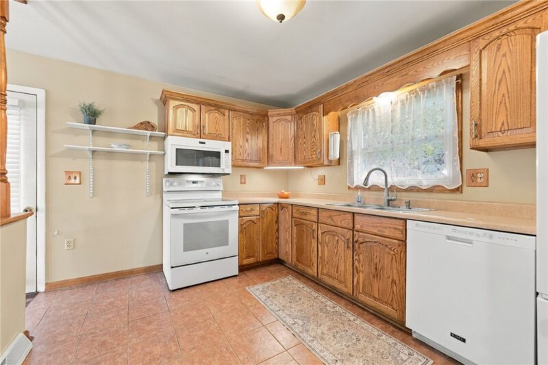 111 Braethorn Dr — photo 6