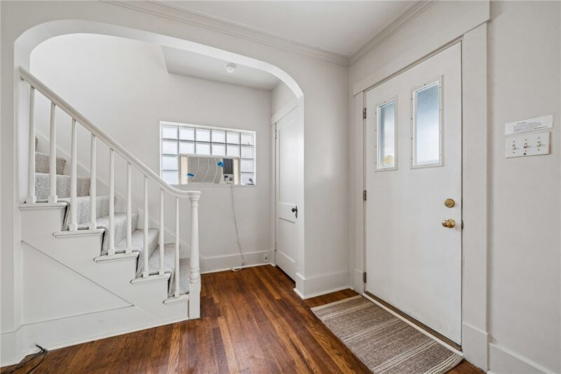 914 Broadway Ave — photo 7