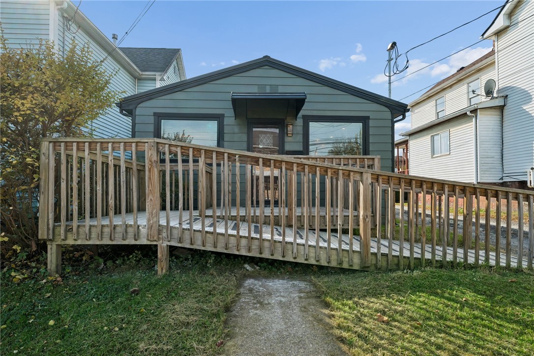 1025 Summit St — photo 1