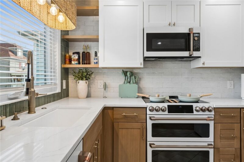 1025 Summit St — photo 4