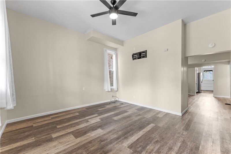 527 McClintock Ave — photo 6