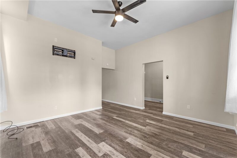 527 McClintock Ave — photo 7
