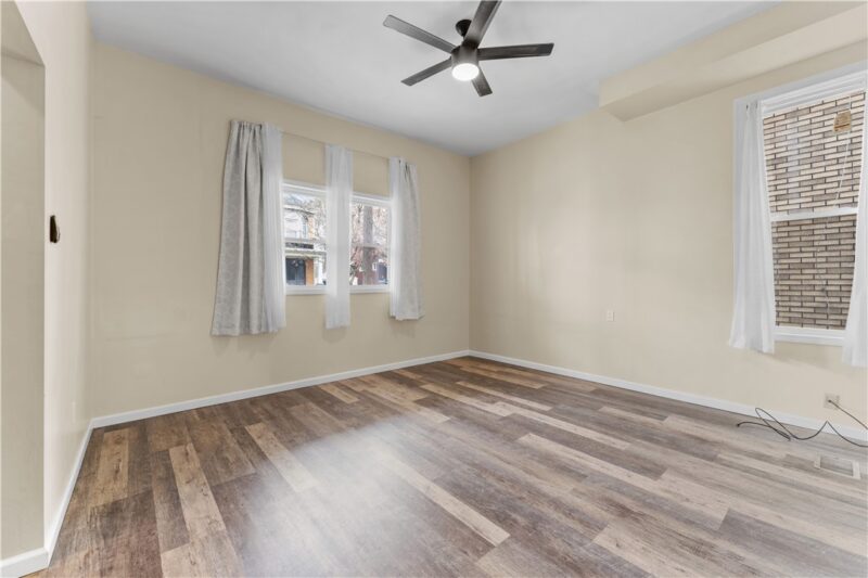 527 McClintock Ave — photo 8