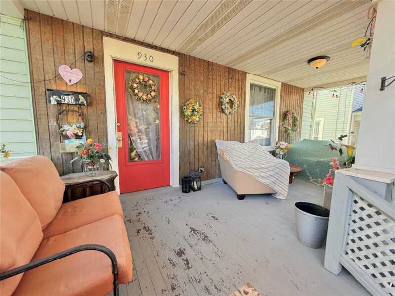 930 Beckford St — photo 2