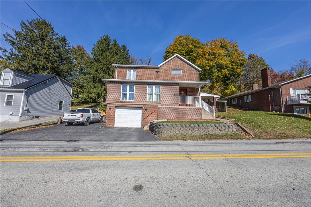 388 Derrick Ave — photo 1