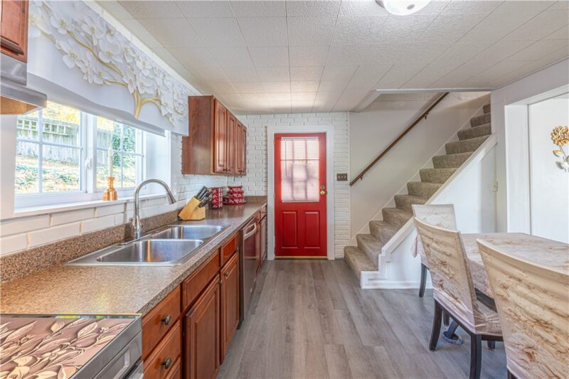 388 Derrick Ave — photo 7