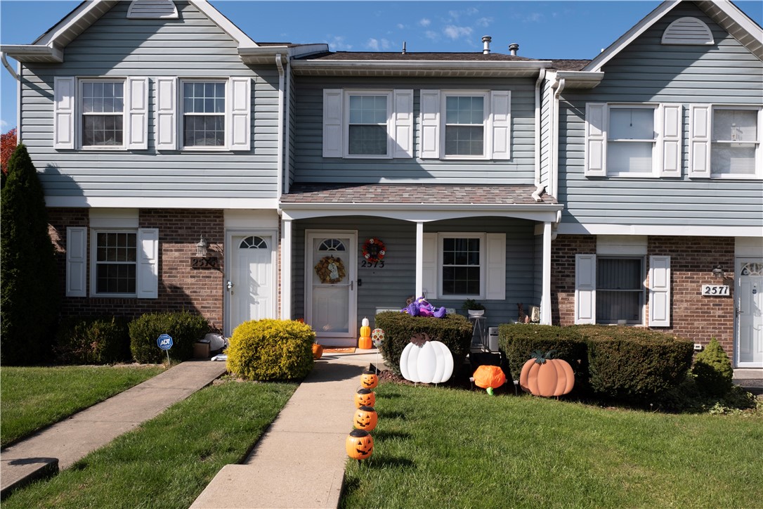 2573 Hawthorne Dr — photo 1