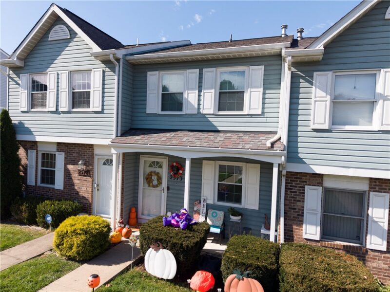 2573 Hawthorne Dr — photo 2