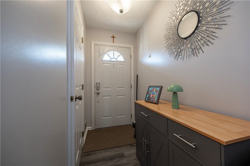 2573 Hawthorne Dr — photo 3