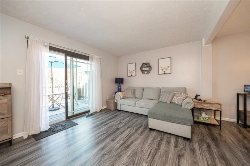 2573 Hawthorne Dr — photo 5