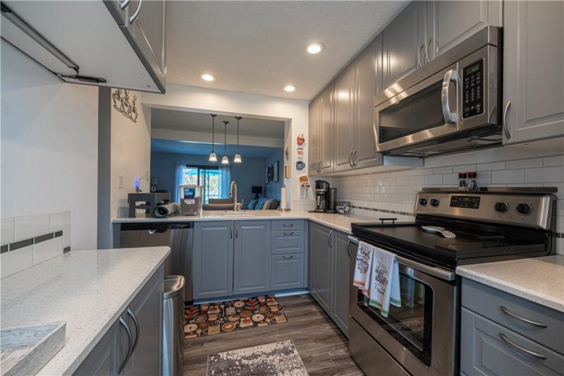 2573 Hawthorne Dr — photo 8