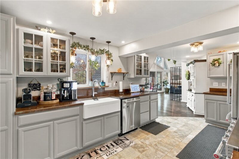564 Taylor Dr. — photo 5