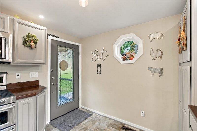 564 Taylor Dr. — photo 8