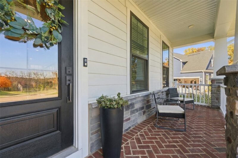523 Cambridge Court — photo 2