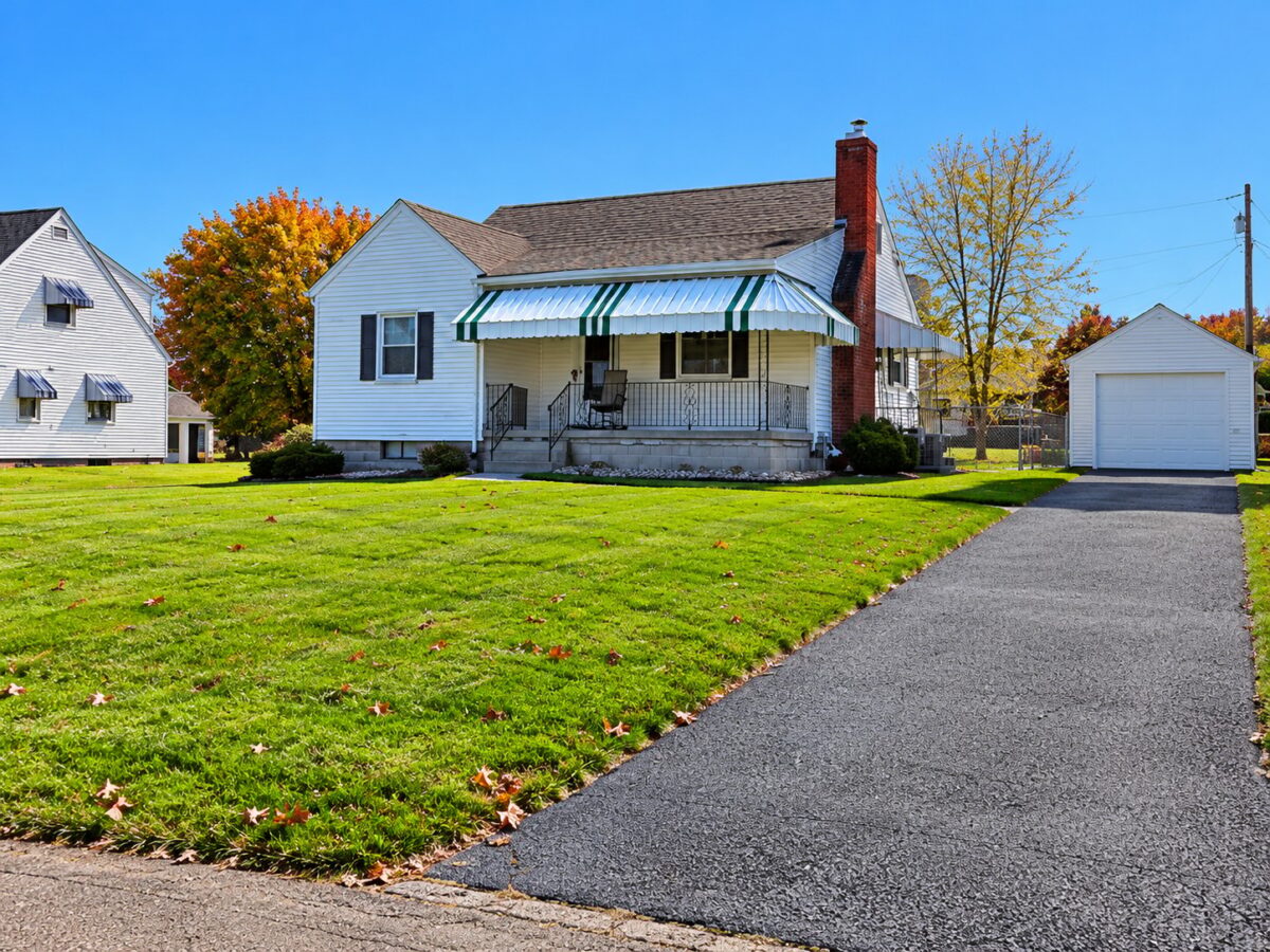 2108 Bailey AVENUE — photo 1