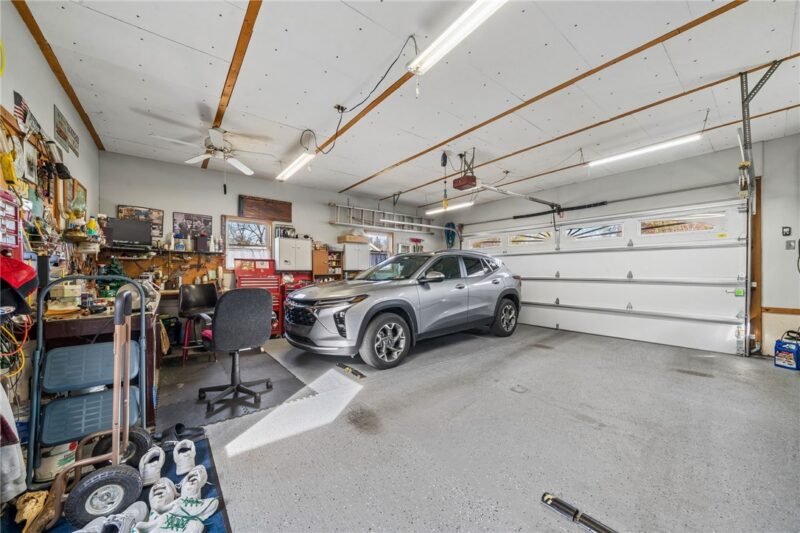 262 Railroad St — photo 3