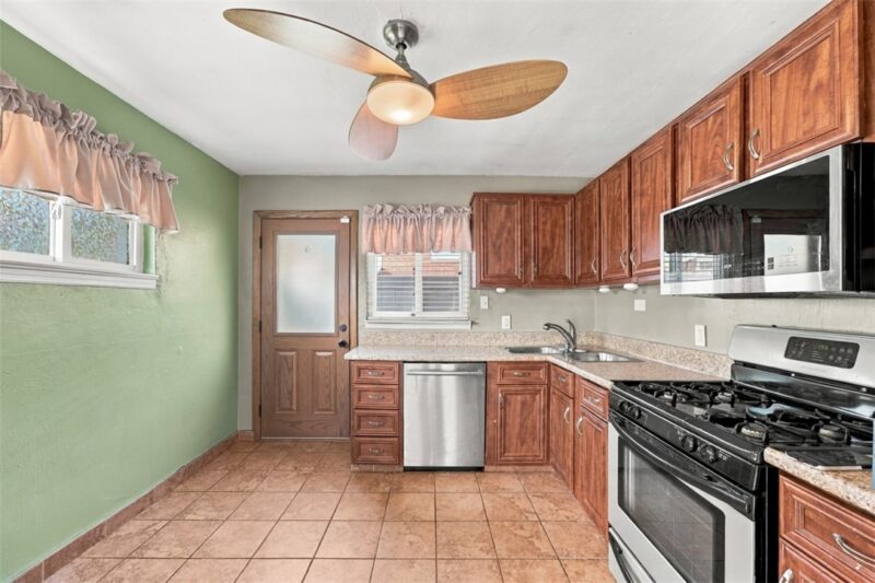 424 Elwood Dr — photo 8