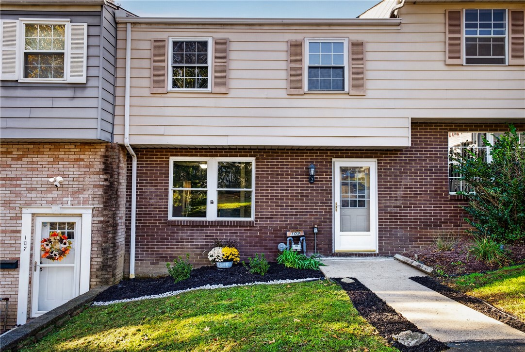 109 Old Meadow Rd — photo 1