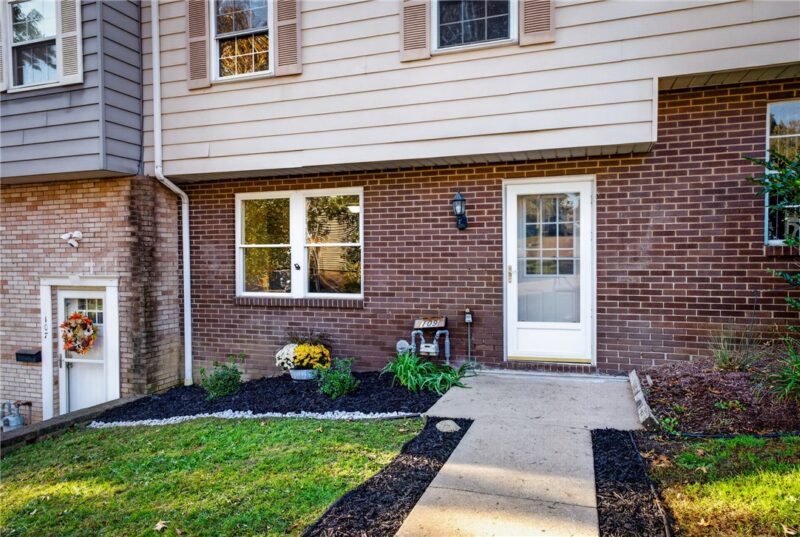109 Old Meadow Rd — photo 3