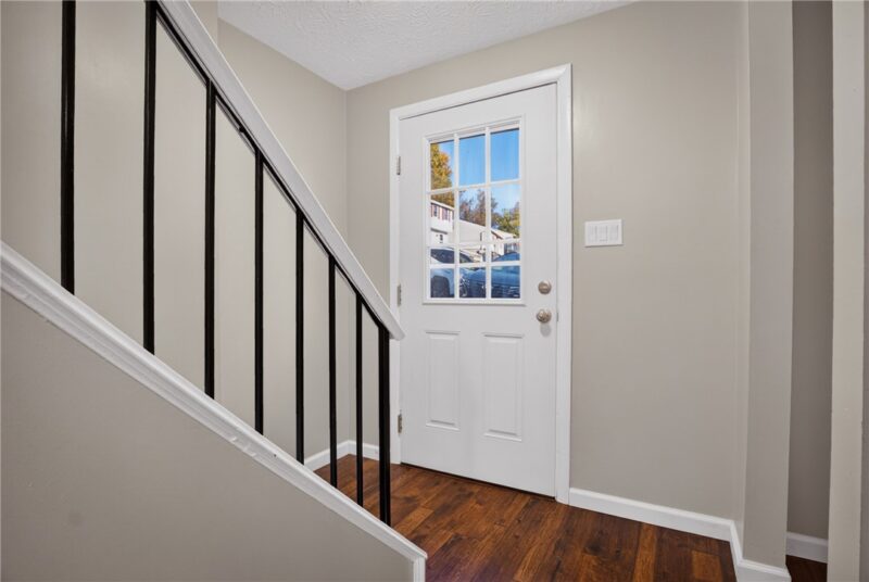 109 Old Meadow Rd — photo 4