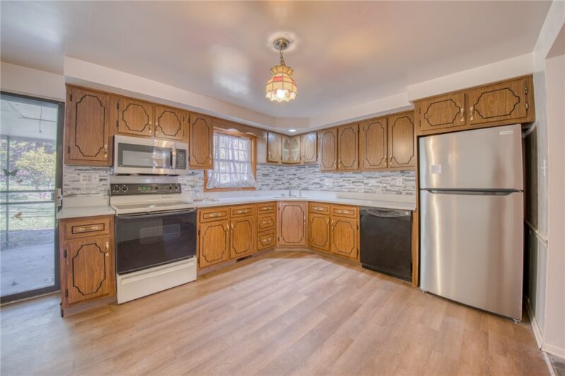 452 Grace St — photo 4
