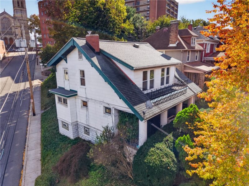 301 Lavina Ave — photo 2