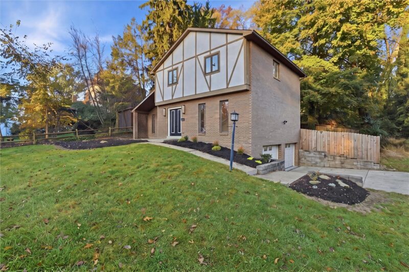 1156 Greenridge Ln — photo 2