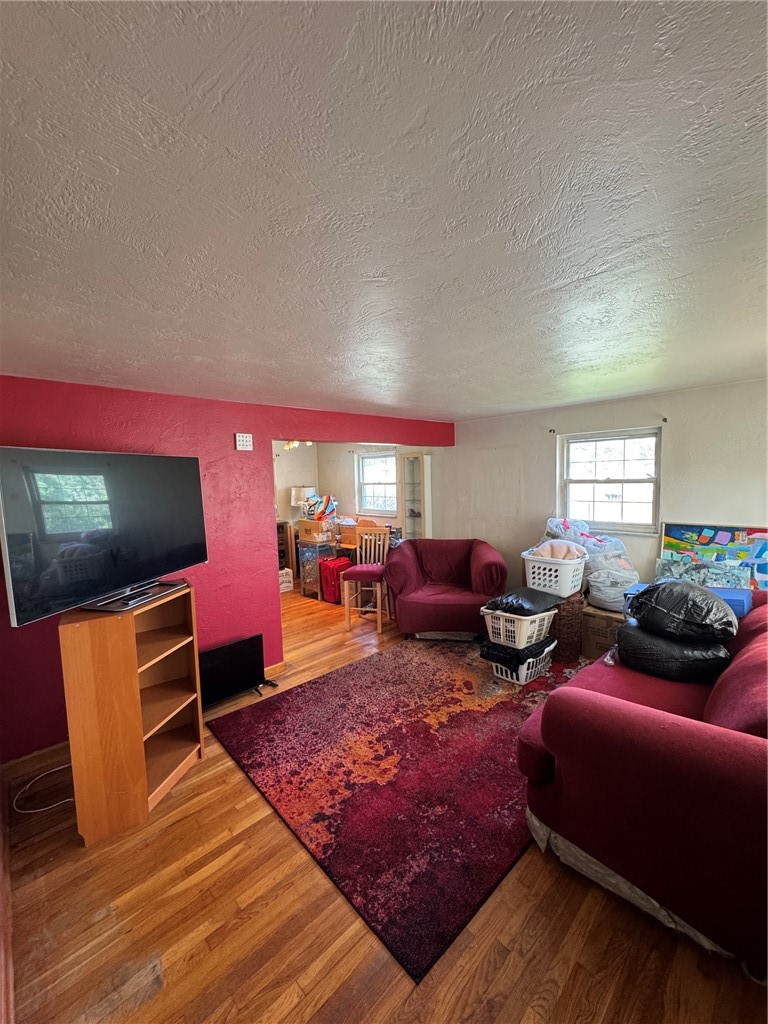410 Jacobson Dr — photo 3
