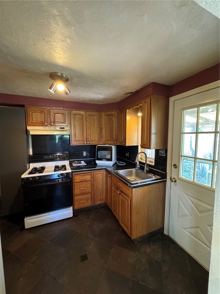 410 Jacobson Dr — photo 7