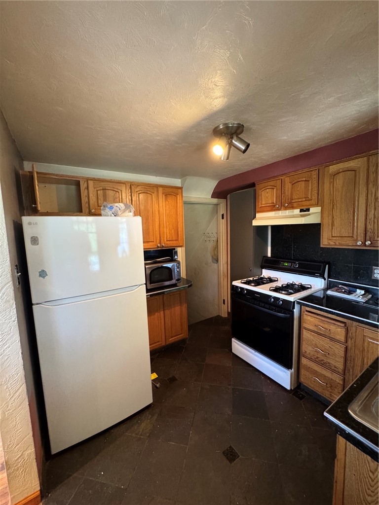 410 Jacobson Dr — photo 8