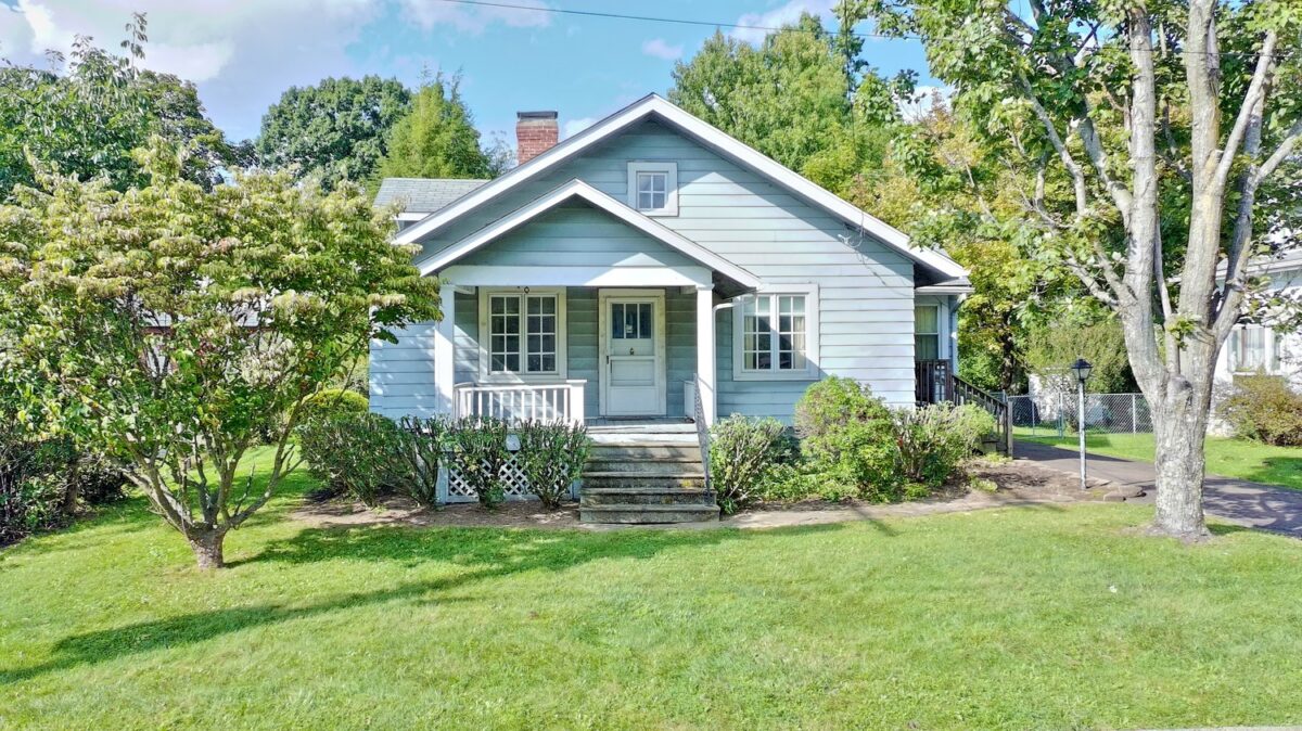 107 Grandview Ave. — photo 1
