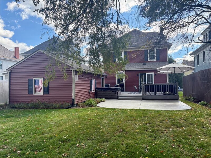 305 E Spring St — photo 3