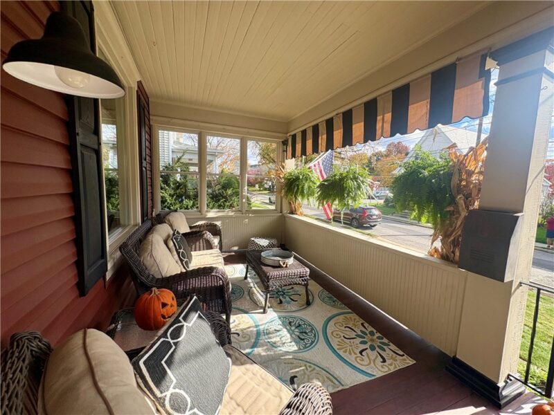 305 E Spring St — photo 4