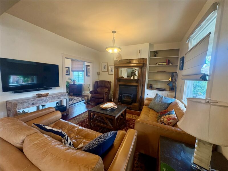 305 E Spring St — photo 7
