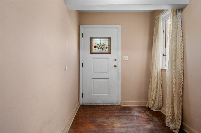 710 1st St — photo 3