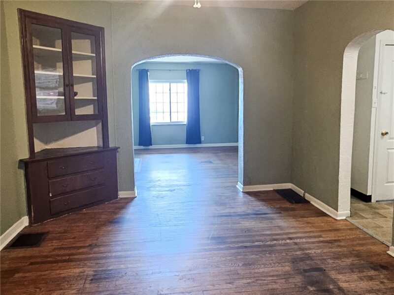 124 W Eugene St — photo 8