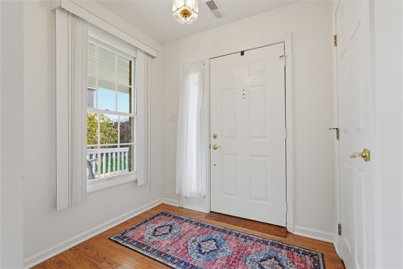 1057 Maplewood Dr — photo 5