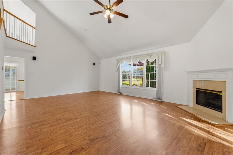 1057 Maplewood Dr — photo 6