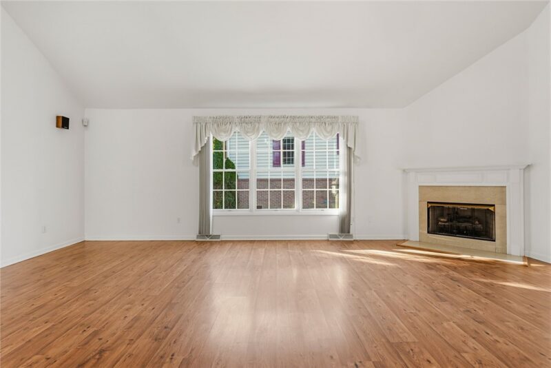 1057 Maplewood Dr — photo 8