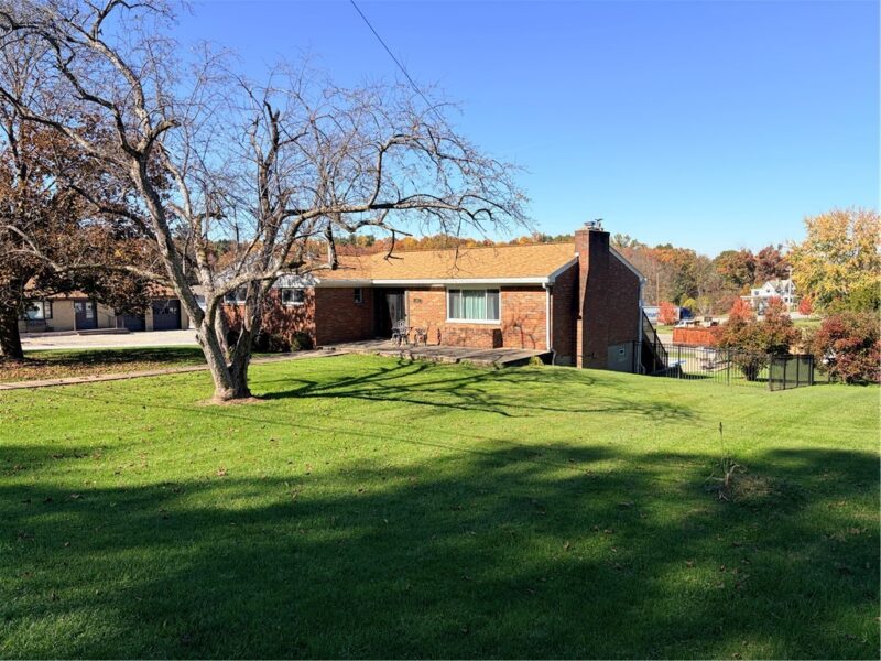 103 LAUREL LN — photo 3