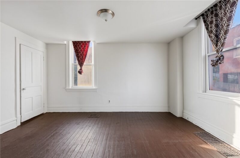 206 Moore Ave — photo 4