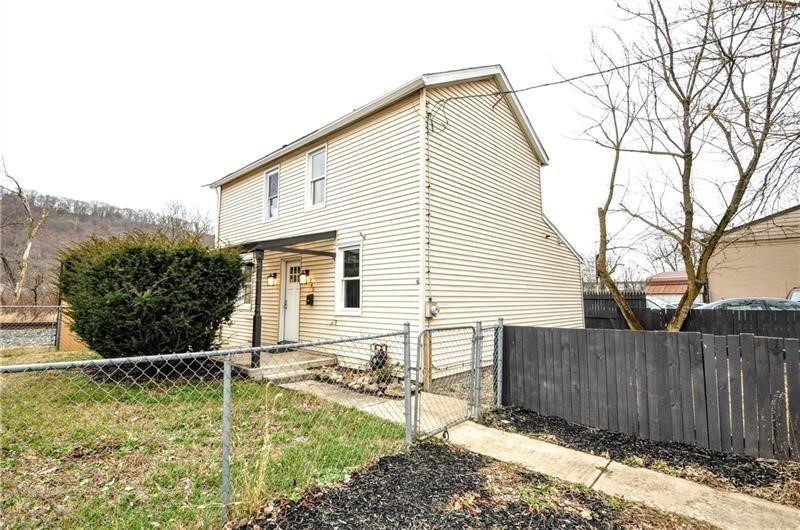145 E Main St — photo 1