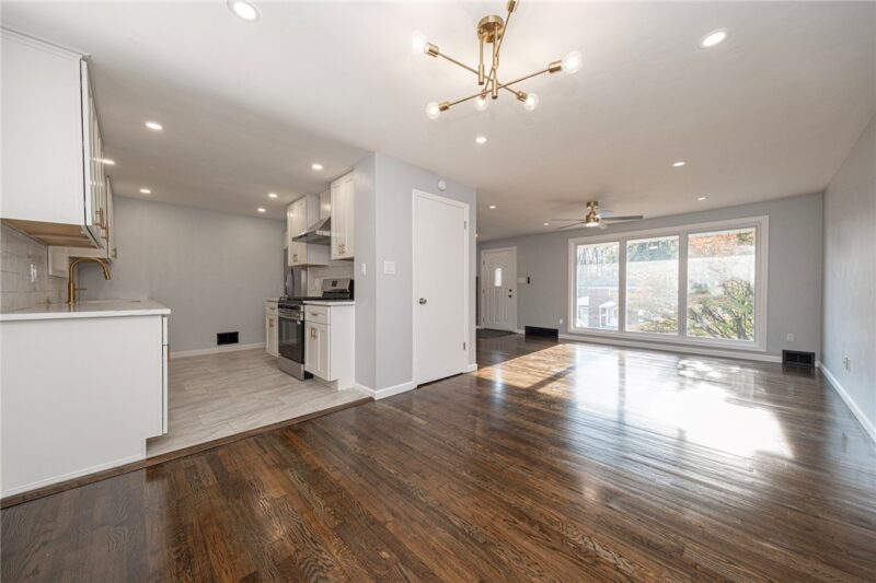 218 MCKENZIE DR — photo 4