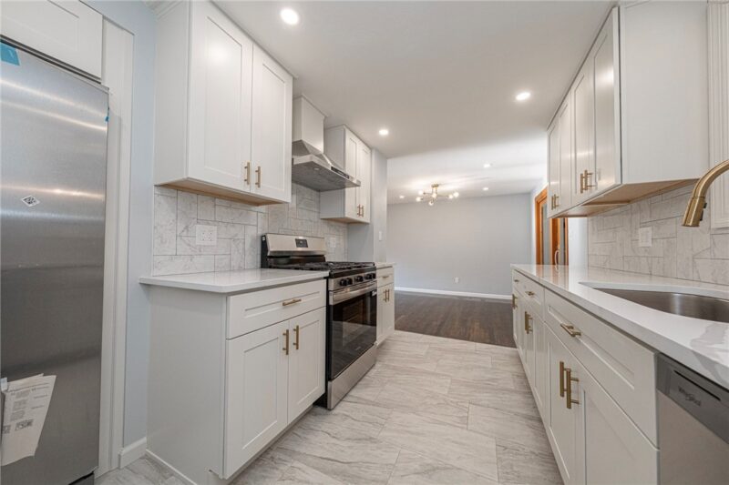 218 MCKENZIE DR — photo 8