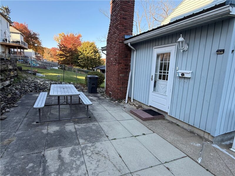 432 Holmes Way — photo 2